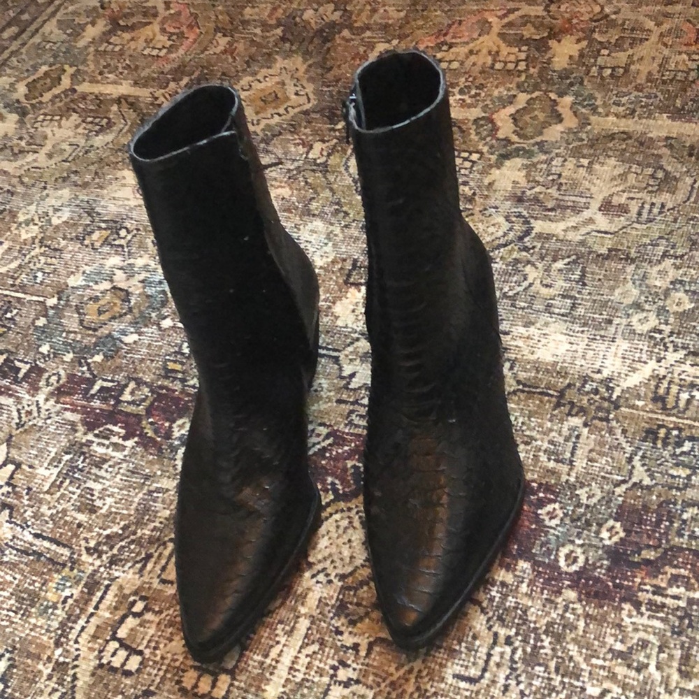 Matisse Cary Book Black Size 8